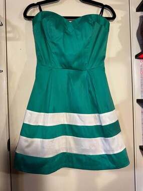 Bebe strapless mini party dress Greem size s